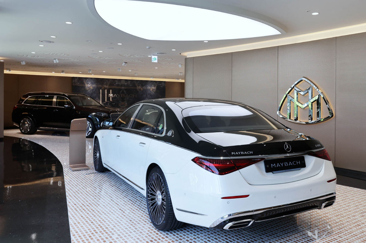 2층 &lsquo;메르세데스-마이바흐&rsquo; 전시 공간